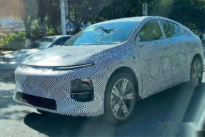 小鹏G7内饰图曝光，预计售价25万左右，主打智能化和大空间！