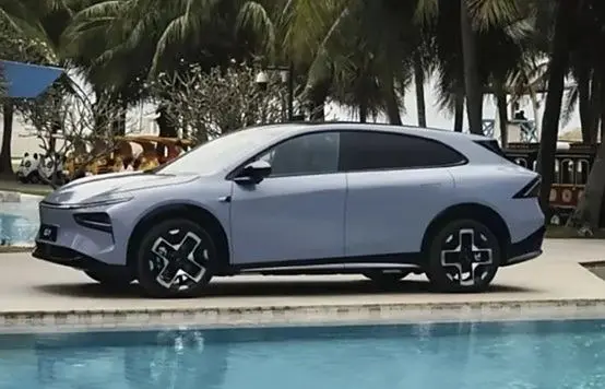 小鹏G7内饰图曝光，预计售价25万左右，主打智能化和大空间！