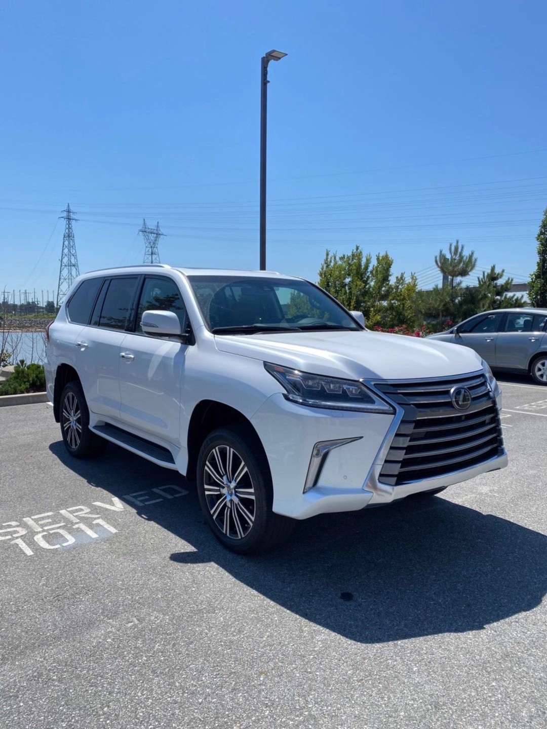 2024款雷克萨斯LX570现车全国可分期价格 售全国