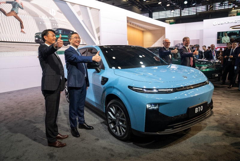 2026年二季度见！零跑朱江明宣布D平台旗舰MPV车型将问世：售价20-30万级