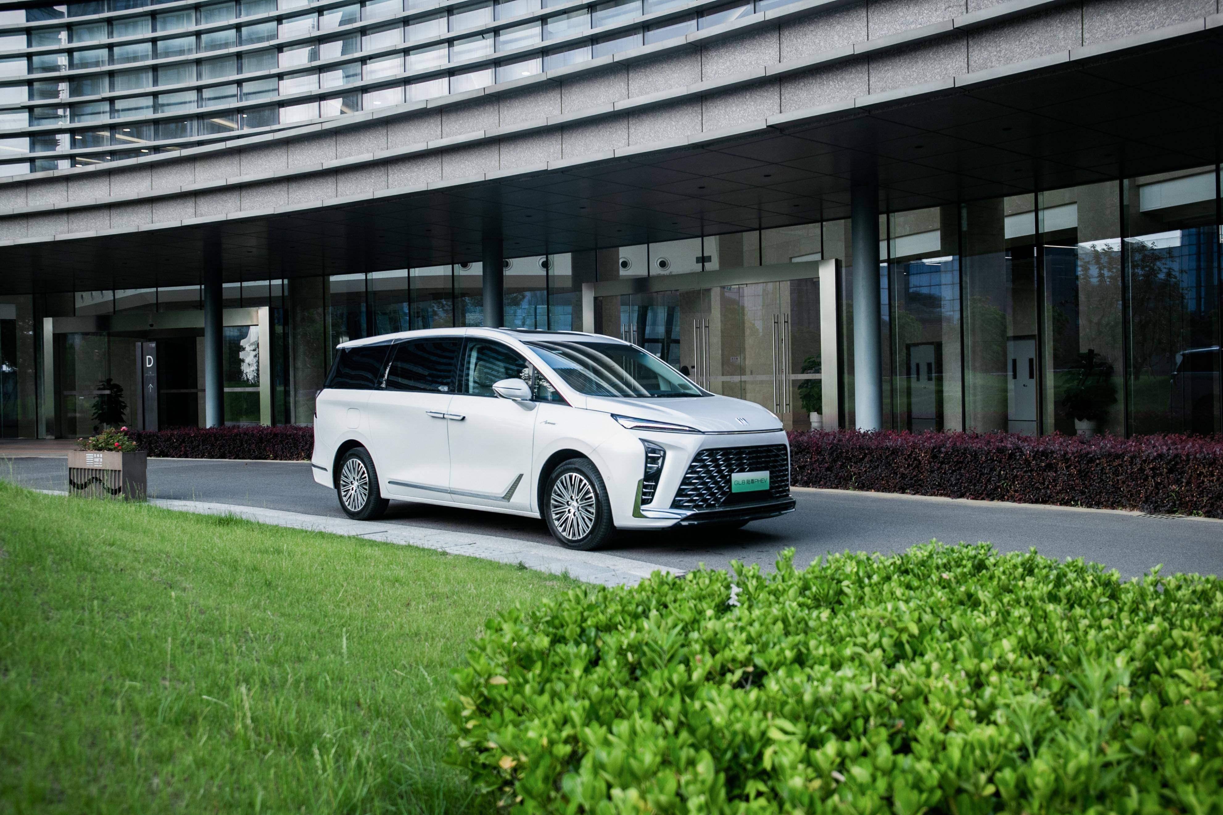 30万级插混MPV！别克GL8陆尚谍照曝光：四月有望上市