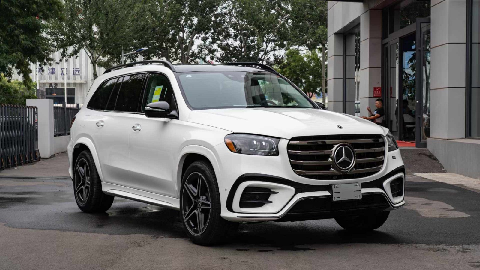 2024款奔驰S500展厅国六现车最低多少钱 可分期