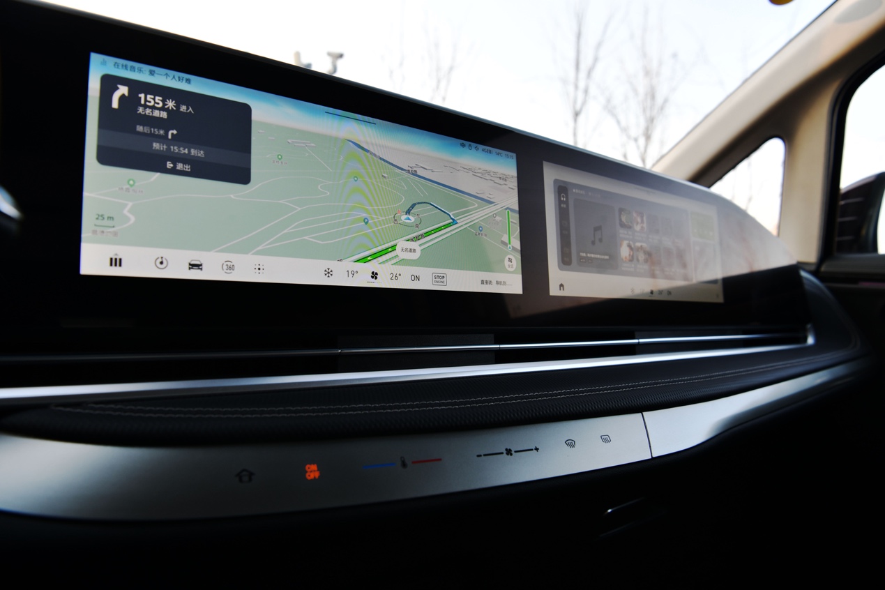 国产大模型“上车”