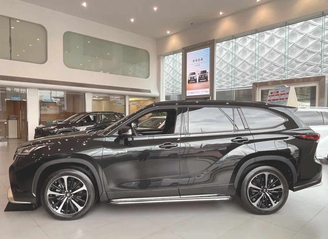 成都皇冠陆放价格最低23.98万起 优惠高达4.50万