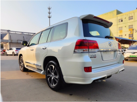 2022款丰田国六酷路泽5700现车150万起售