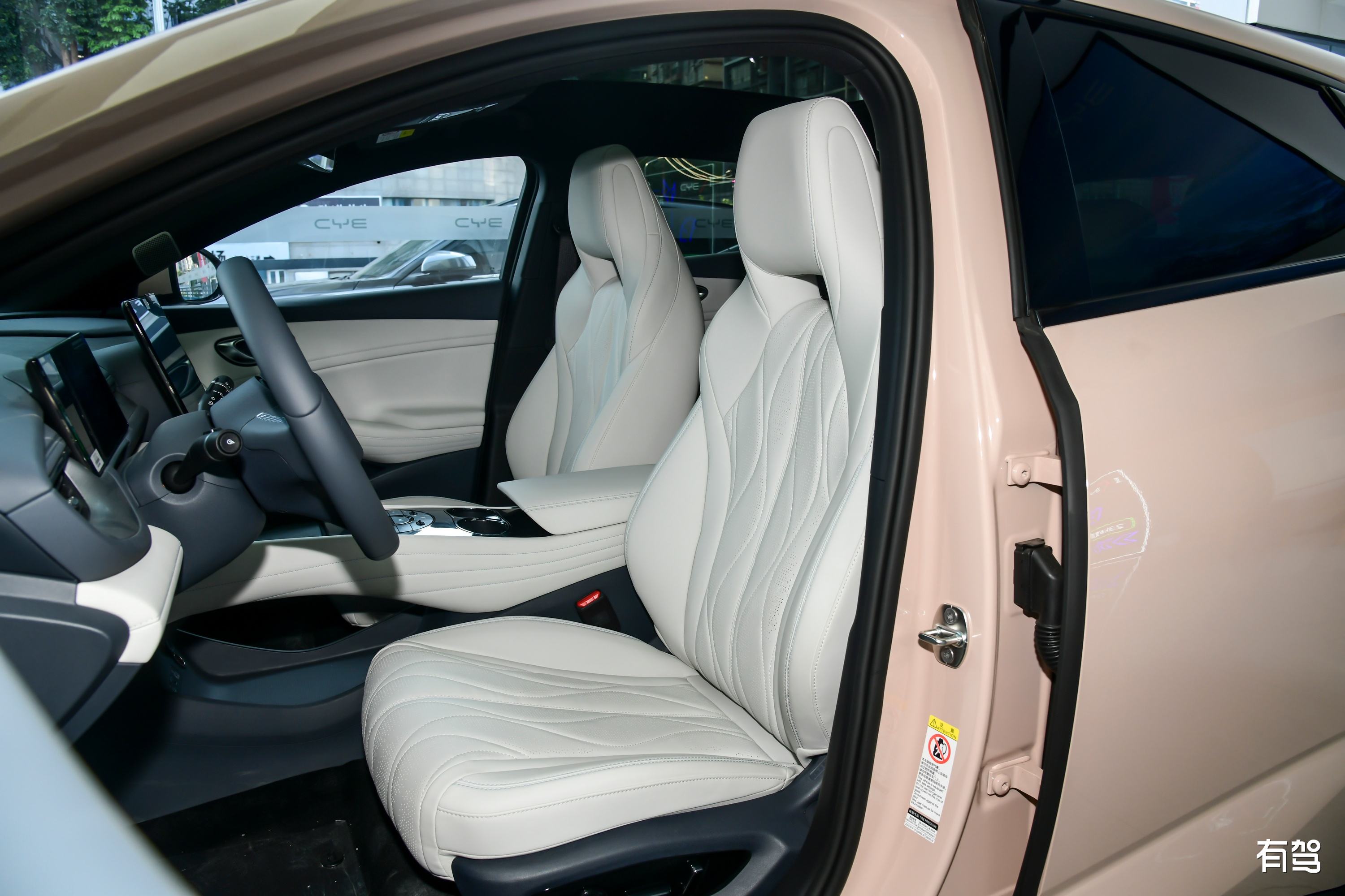 预售21.59万起！一图看懂阿维塔06：年轻人的第一台豪华轿车