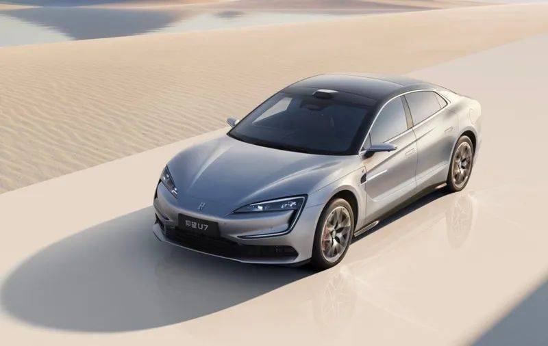 比亚迪四座豪华轿车 仰望U7正式上市：62.8万元起