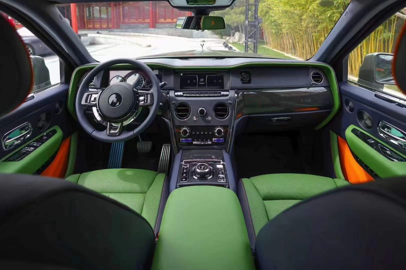 劳斯莱斯库里南团购价格691万起 欢迎上门试驾