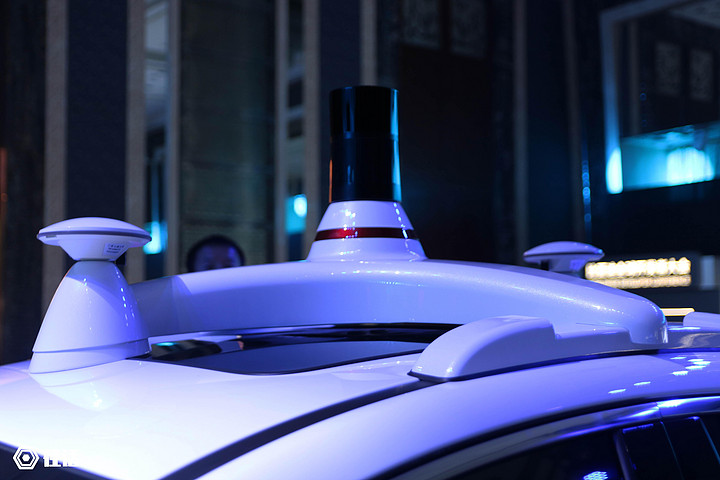 日本大阪世博园自动驾驶大巴车运营：结果方向盘漏出比亚迪车标