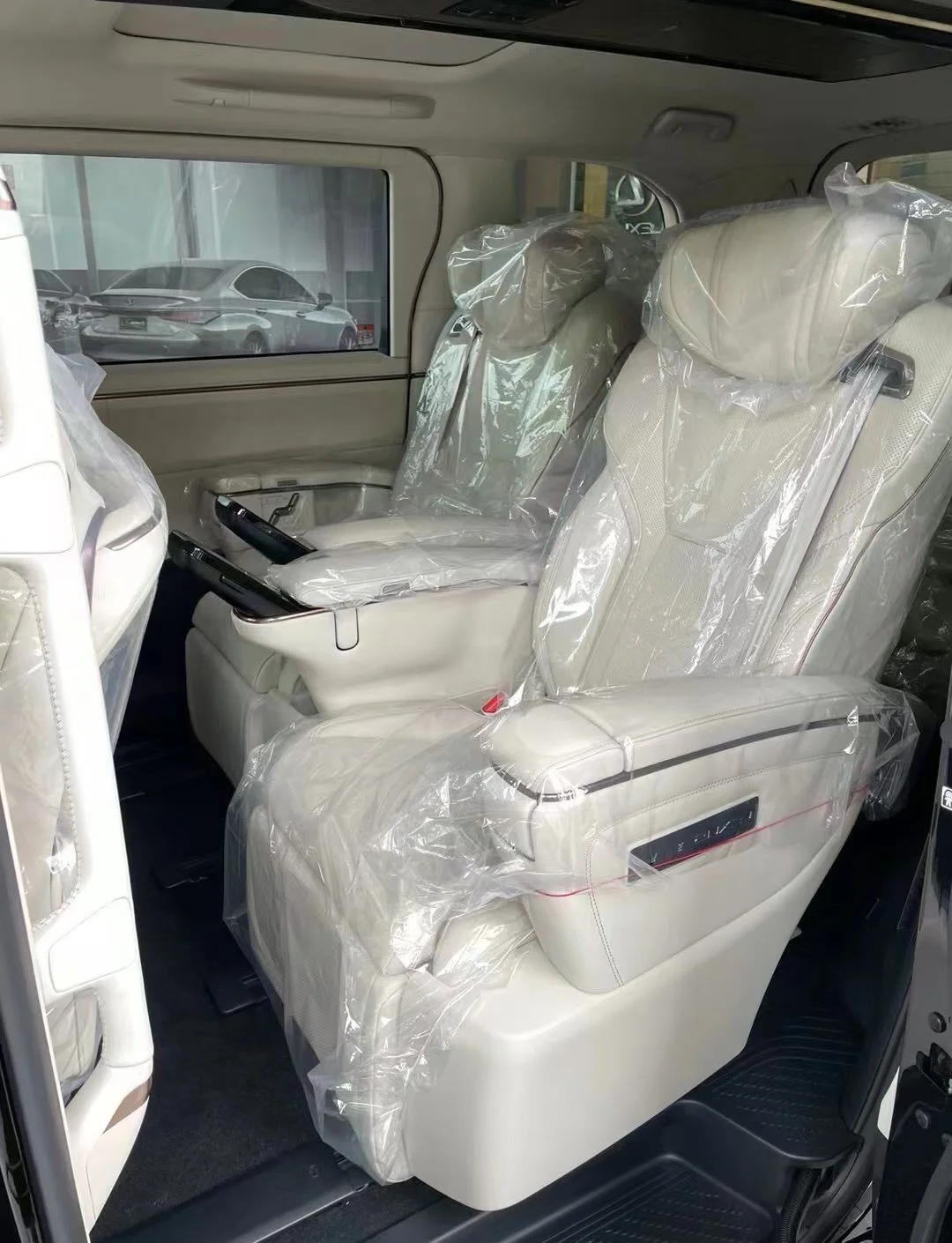 雷克萨斯LM亚洲版团购最高优惠31万 欢迎前来试驾