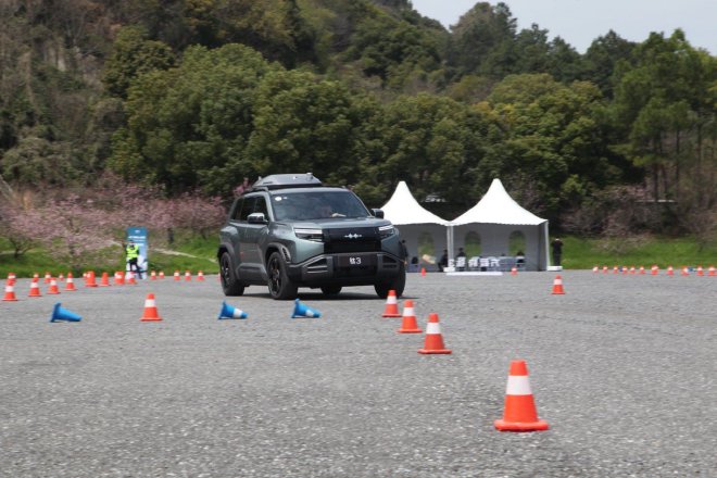 配备无人机/一键漂移模式！方程豹钛3开启预售 预售价13.98万起