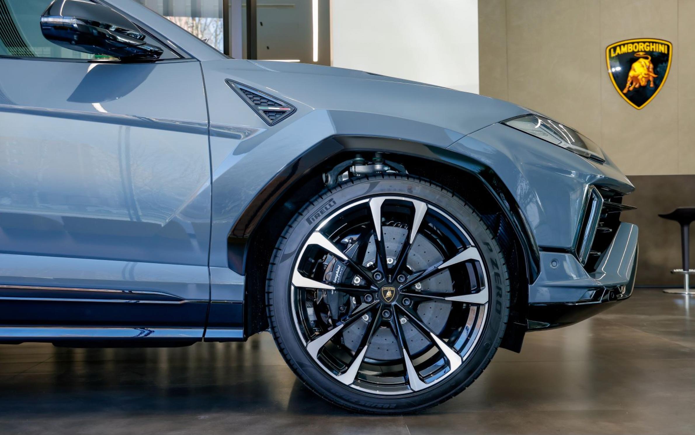 成都兰博基尼Urus价格最低270万起售 直降29.7万