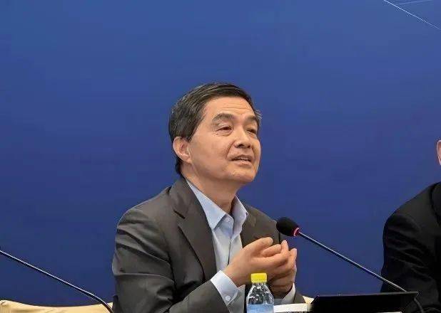 杨裕生：增程式（含插电式）2027 年销量大概占30%｜2025电动汽车百人会论坛