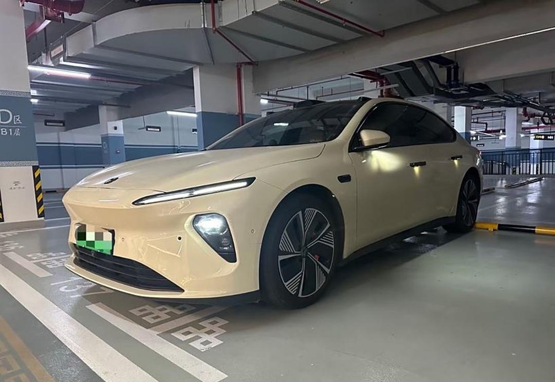 成都蔚来ET7报价42.80万起 暂无优惠