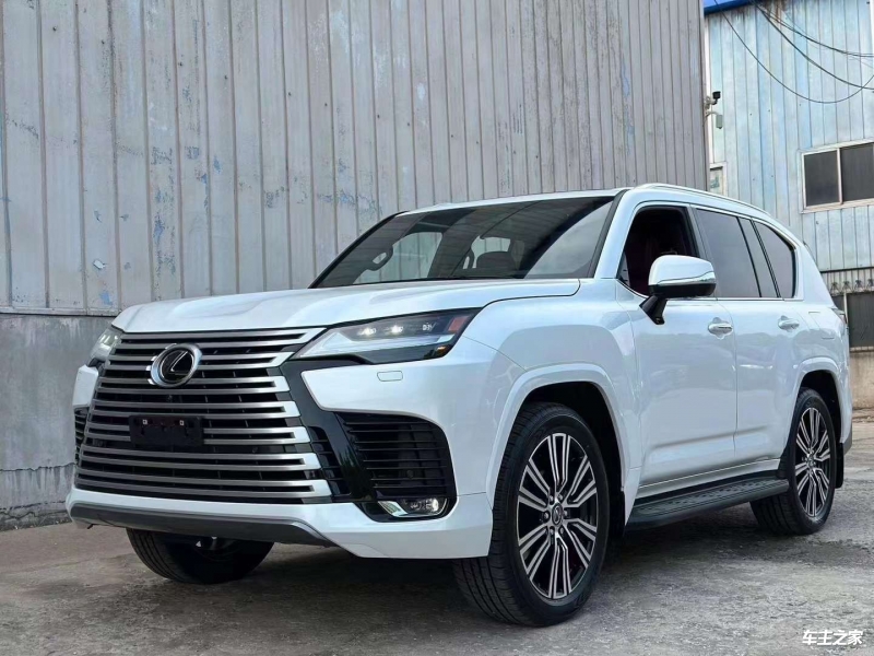 展厅雷克萨斯LX600出众现车 优惠价动力强