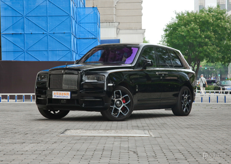 成都库里南售价691万起 欢迎试乘试驾