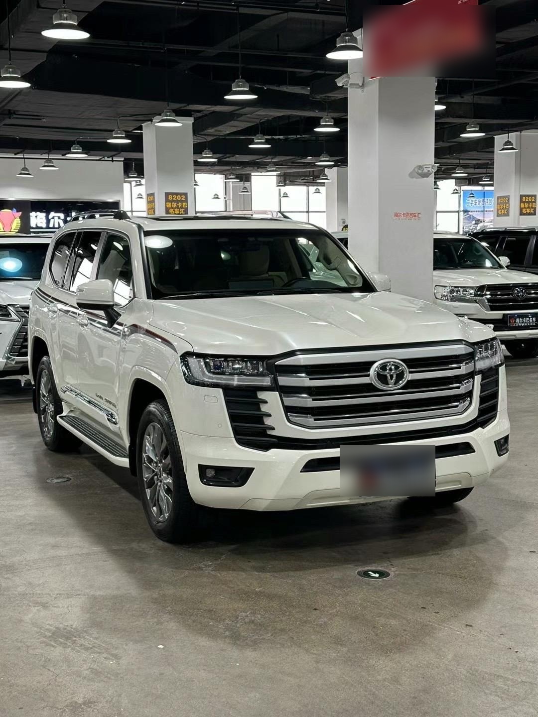 2024款中东版酷路泽LC300硬派越野车售价怎么样