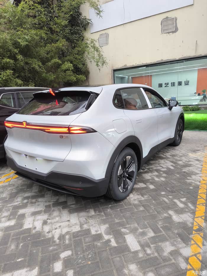 至高优惠1.5万 深蓝S05推出4月购车权益 5年0息购车 免费基础保养