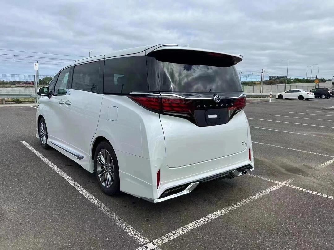 丰田埃尔法现车图集 外观内饰配置导购