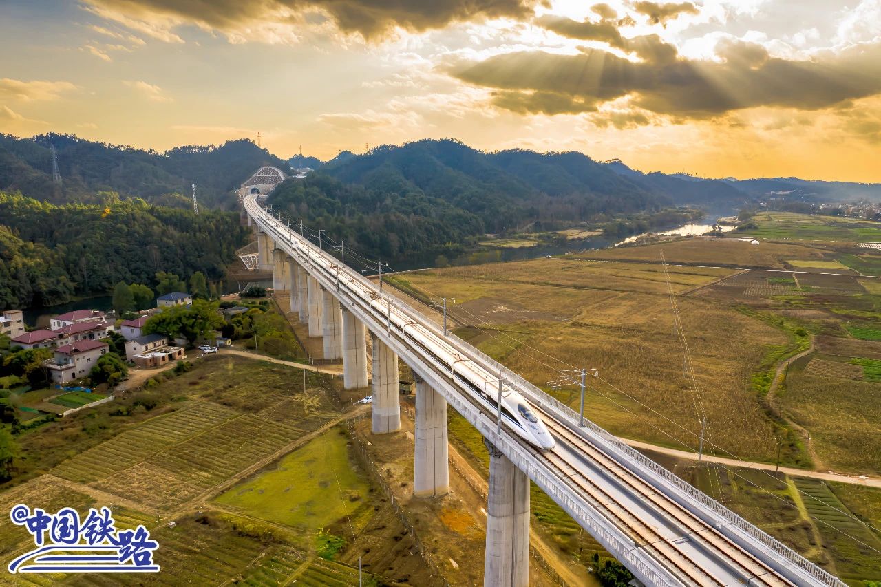 CR450动车组将在渝厦高铁重庆段试验：冲击400公里时速