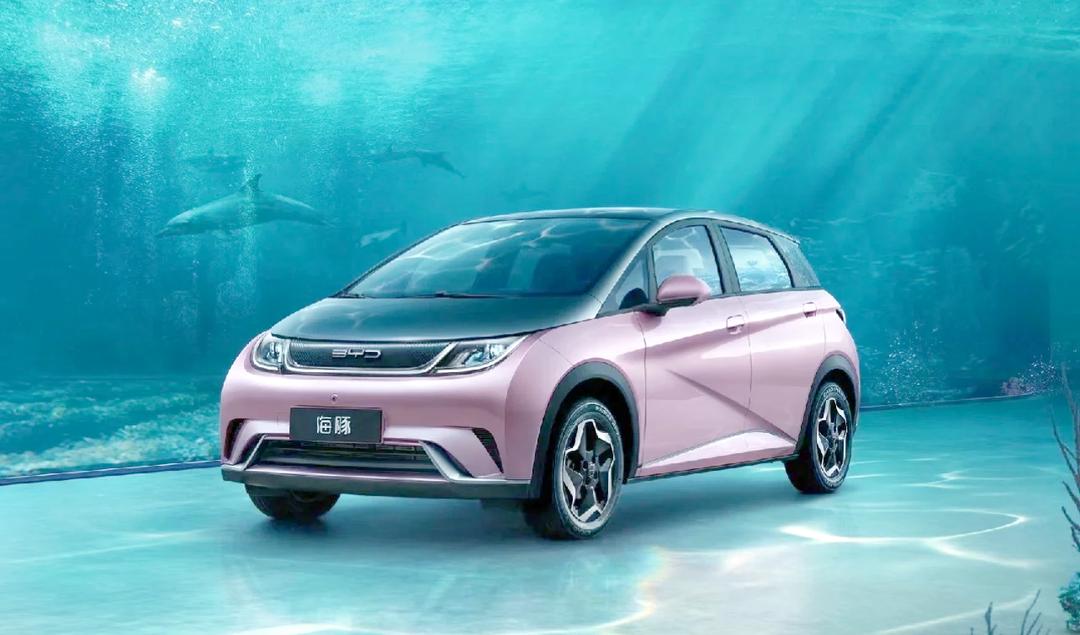 比亚迪e7官图 海洋美学 低配中控屏和手机屏一样大？价格有看点？