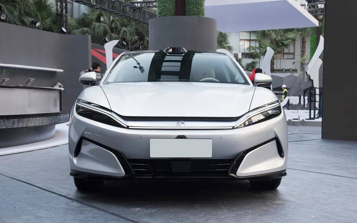 超千匹马力零百2.7秒！比亚迪汉L上市：20.98万起