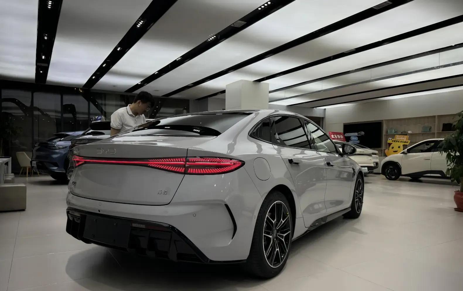 2025新款卫士欧版优惠20万 欢迎试乘试驾