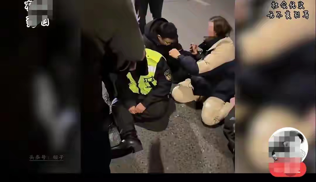 货车从高架上掉落摔变形 官方通报：驾驶员操作不当 无生命危险