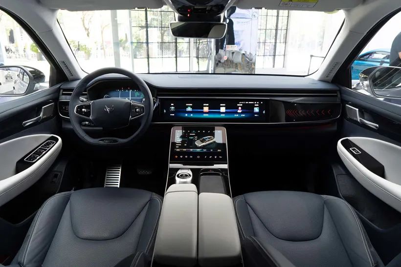 华阳通用与QNX携手打造中国商用车新一代数字座舱域控制器