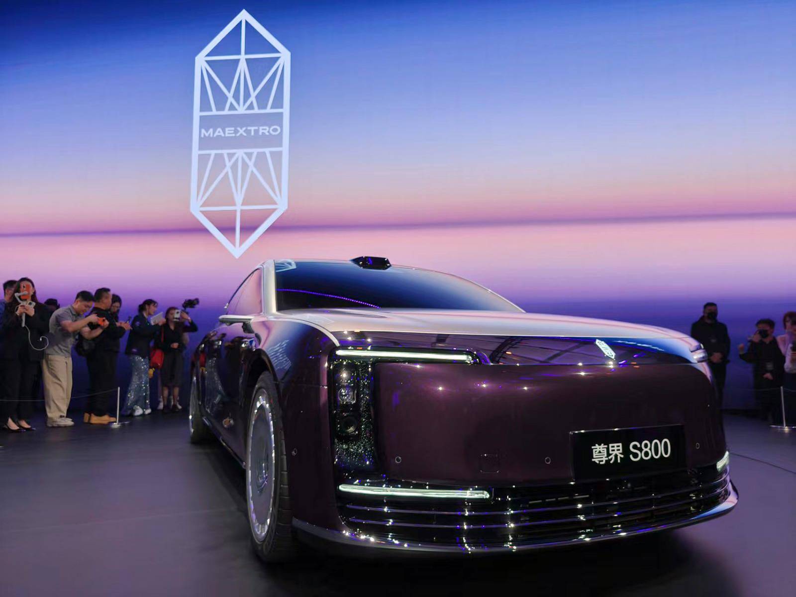 中国首家！余承东宣布尊界S800首创四重门锁机制：再也不怕发生事故打不开门