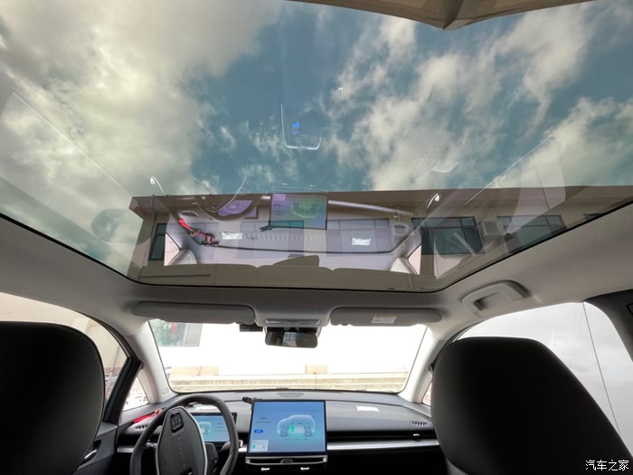 车主吐槽高速上充一度电近2元 比加油没太大优势！网友热议