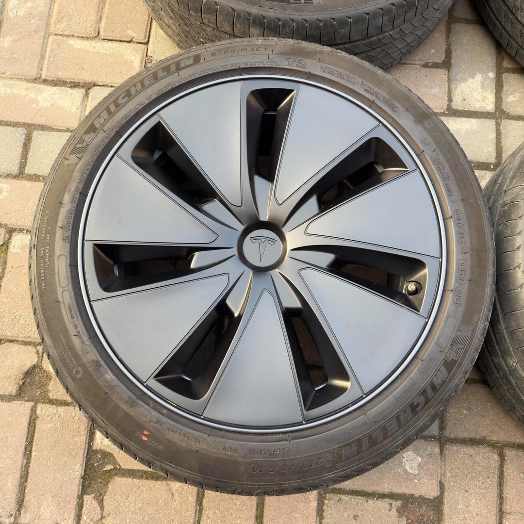 轮毂涂装全部换新：新款特斯拉Model S实车曝光 年内有望发布