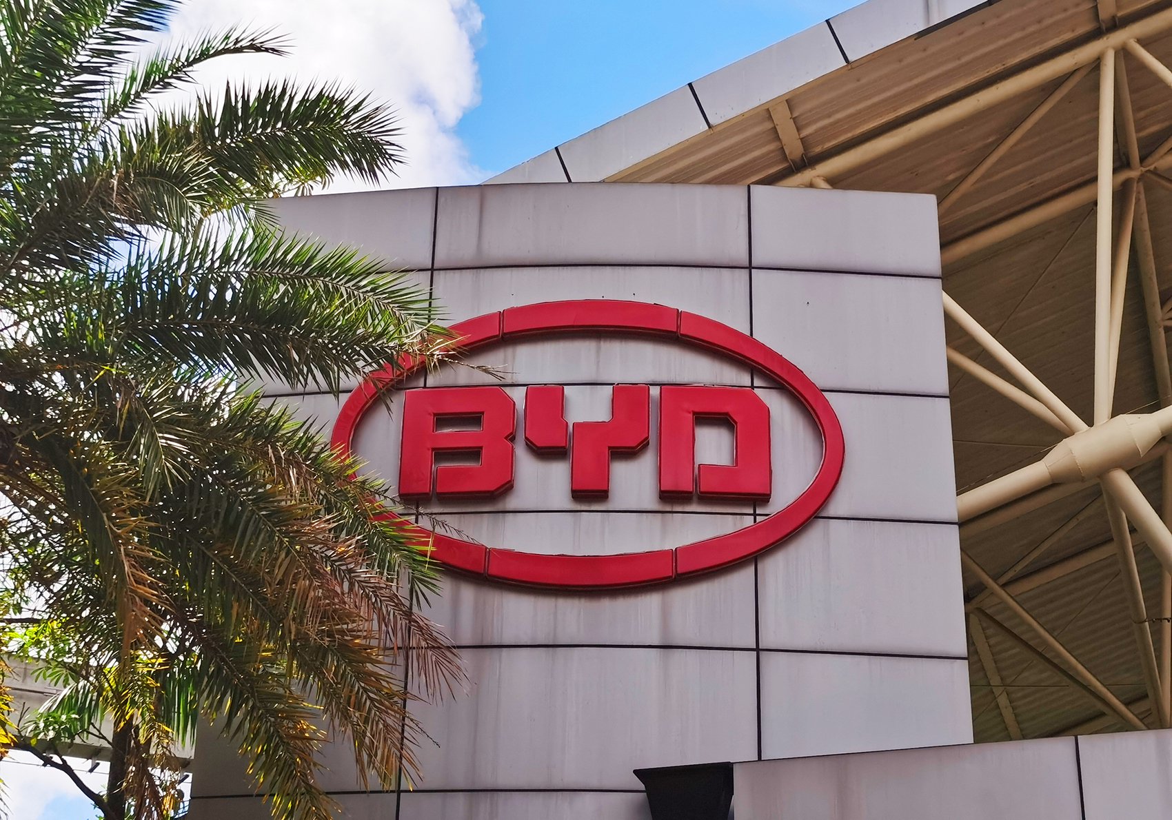 股东卖掉其它股票买比亚迪 王传福听后一度哽咽：我只有比亚迪一家企业