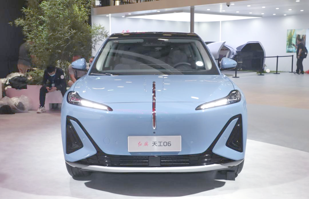 红旗·天工纯电平台三件套：“百变、智能、不怕冷！