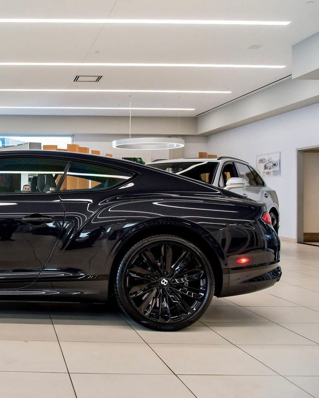 西装暴徒天花板 哑光黑战斗感拉满！宾利欧陆GT Speed新车型谍照